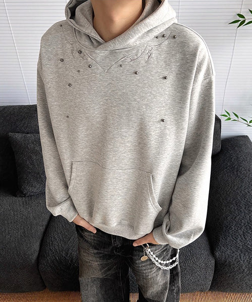 スタッズ付きバック刺繍スウェットパーカー / 16331